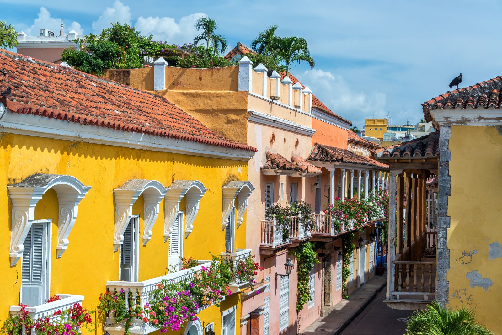 Colourful colonial buildings in the streets of Cartagena, Colombia 