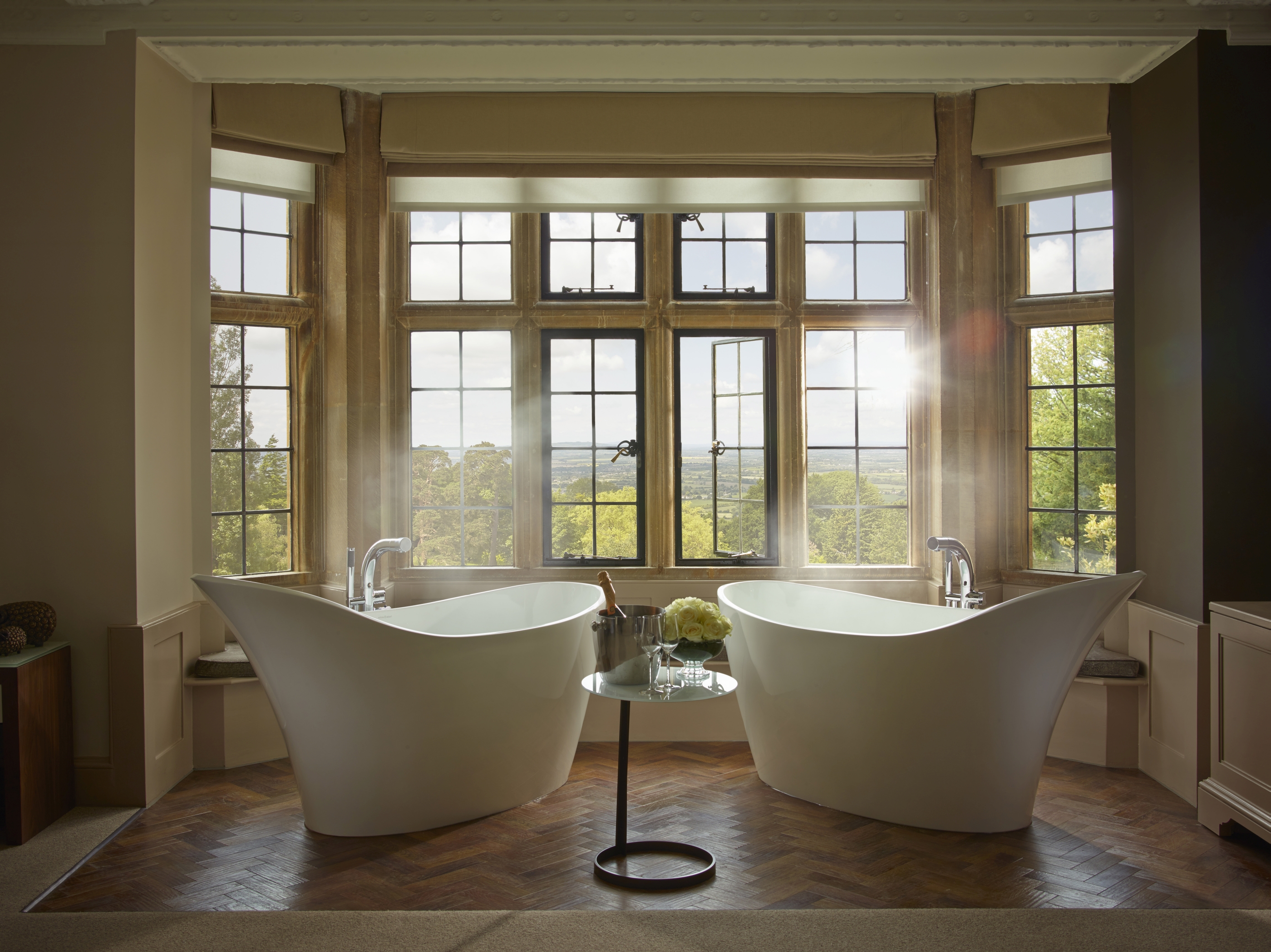 Bathtubs with view in Foxhill Manor, Cotswolds