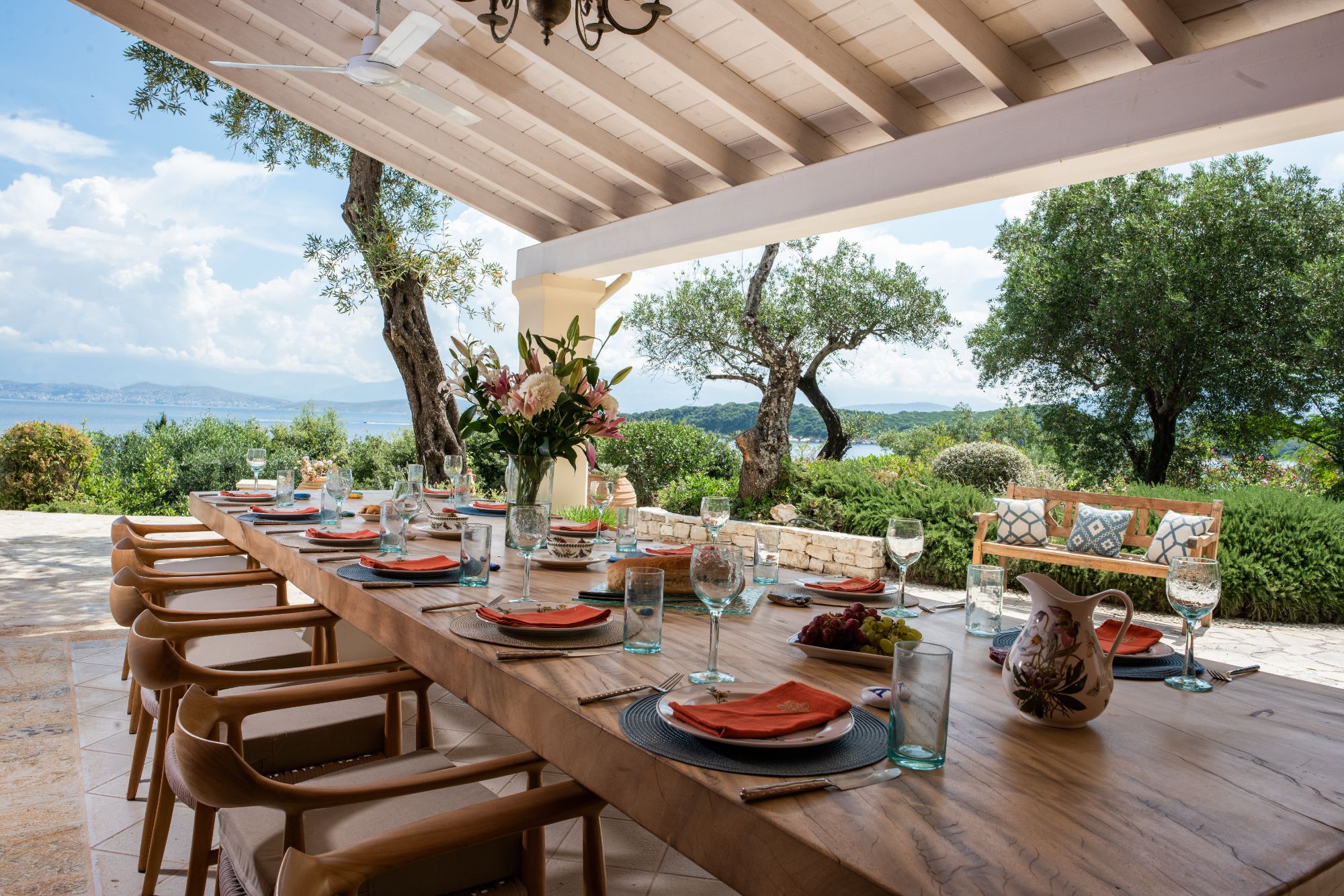 Outdoor dining at Villa Ophelia