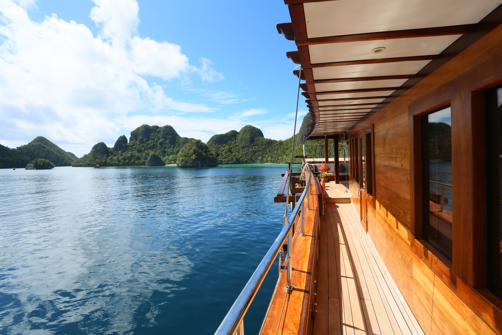 Side decking and passage and Komodo Islands