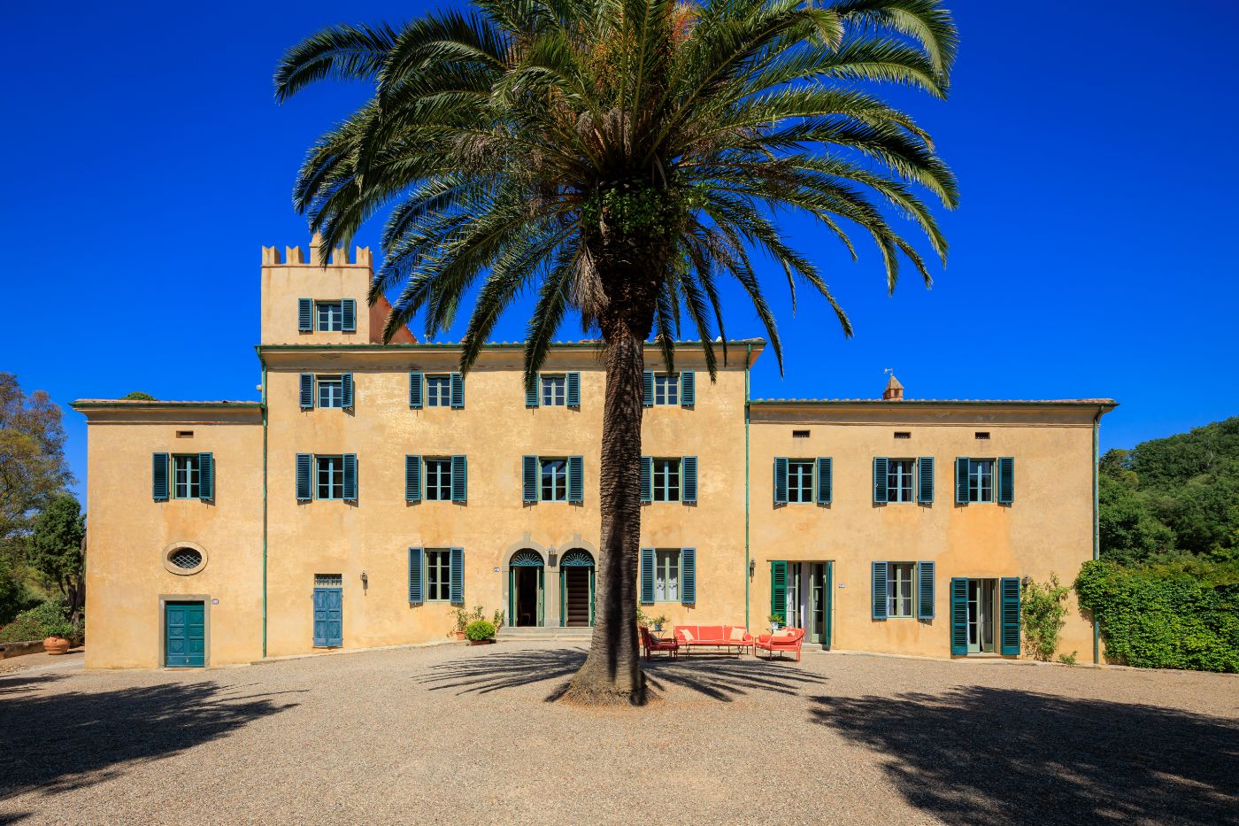 The front exterior of Villa Montecristo.
