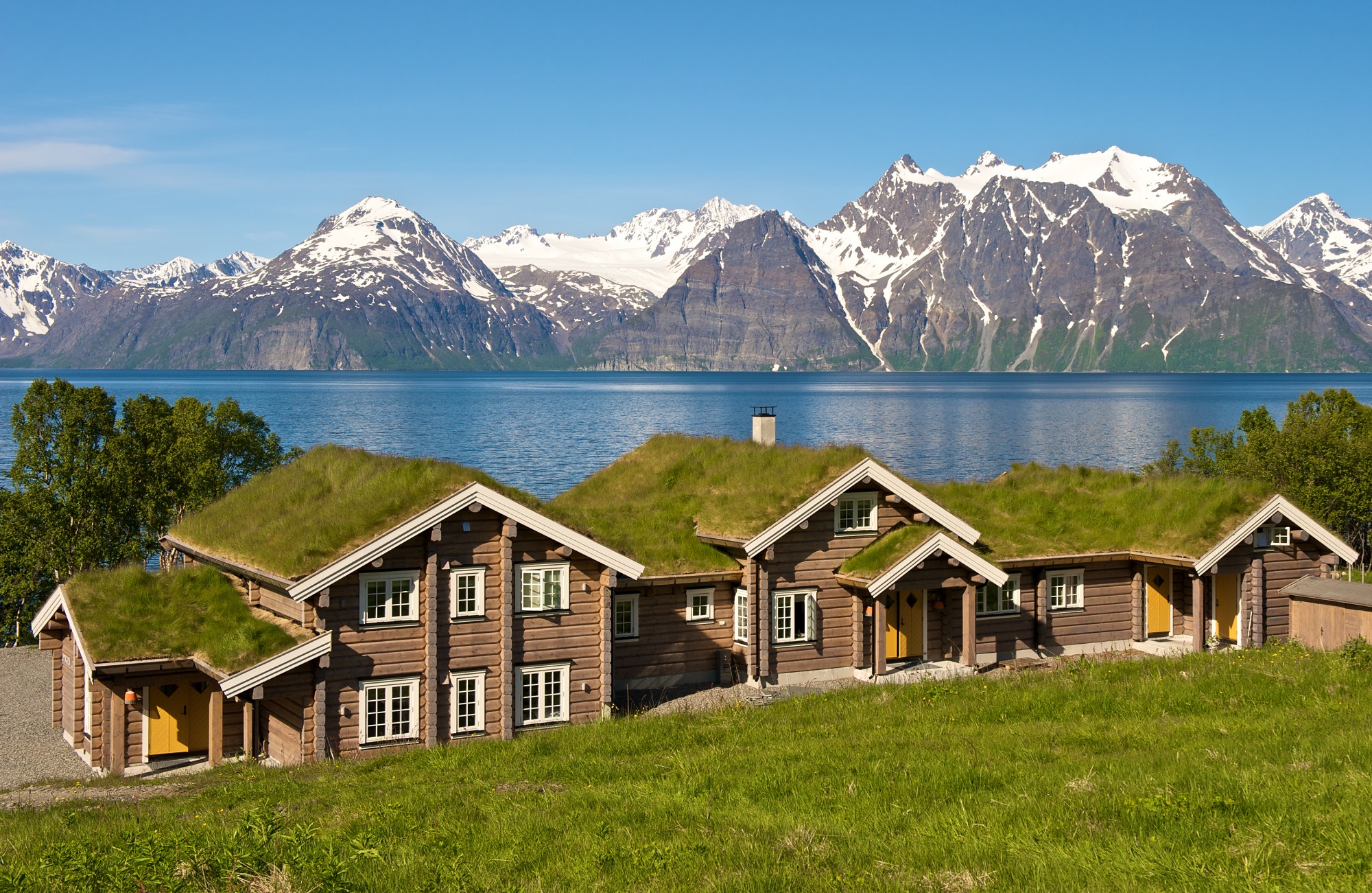 Exterior view in summer at Lyngen Lodge in Norway