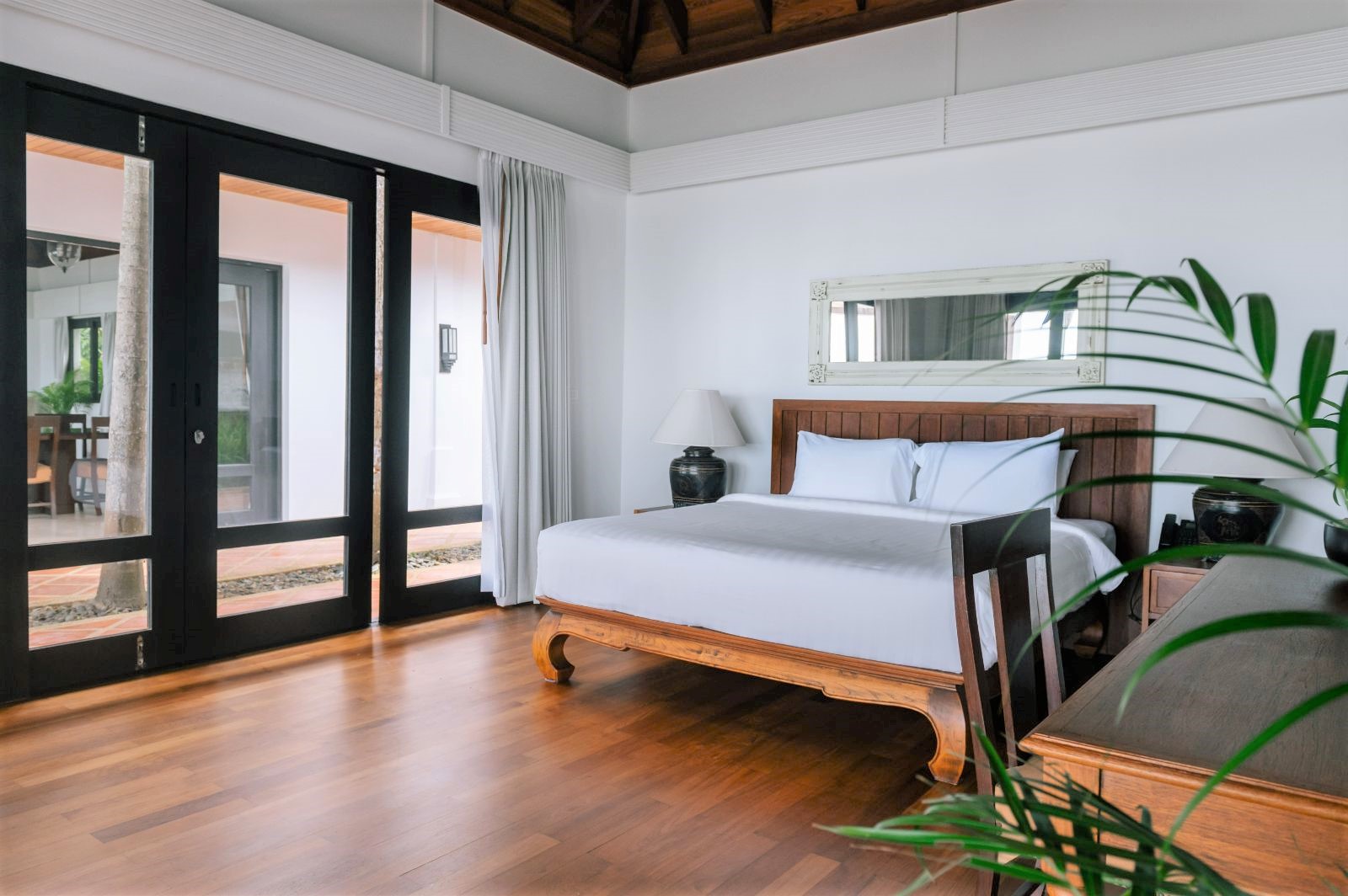 Guest bedroom at Villa Hibiscus on Koh Samui island in Thailand