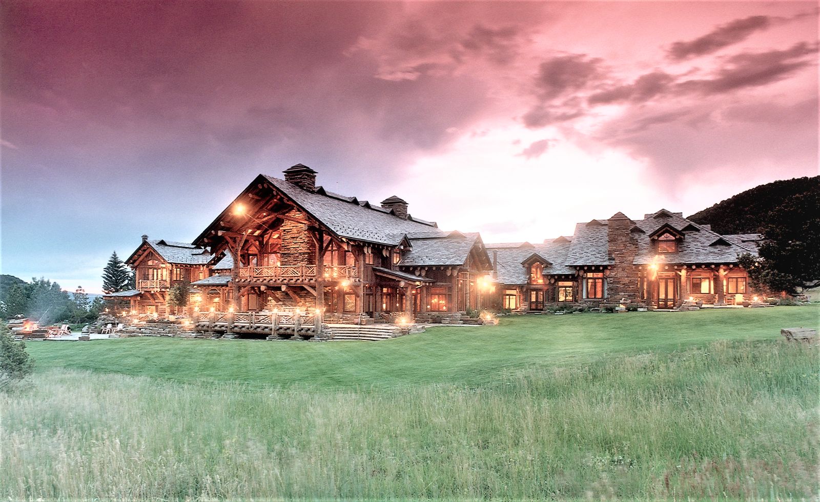 Exterior view of Sleeping Indian Ranch in Colorado in the USA