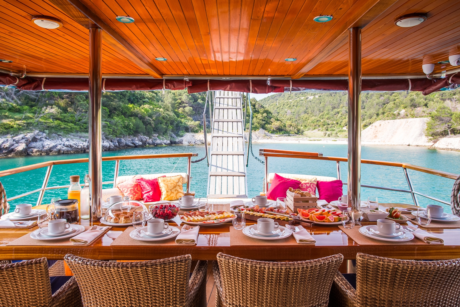 Luxurious dining on board Altair in Croatia