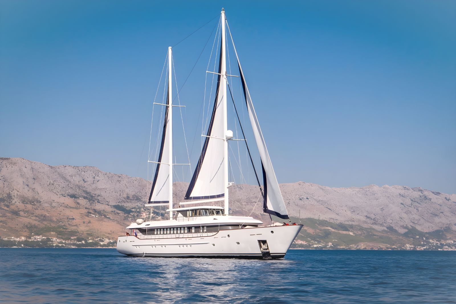Exterior view of the Omnia gulet with sails up in Croatia